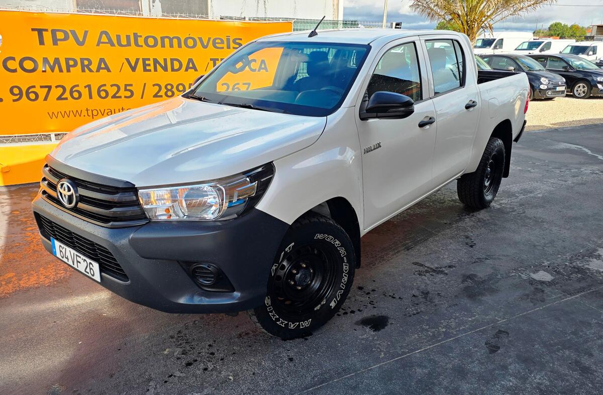 TOYOTA Hilux 2.4 D-4D 4WD CD Tracker
