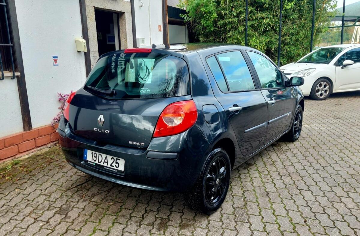 RENAULT Clio 1.2 16V Dynamique