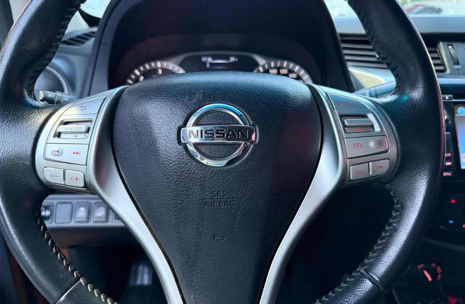 NISSAN Navara 2.3 dCi CD 4WD Tekna