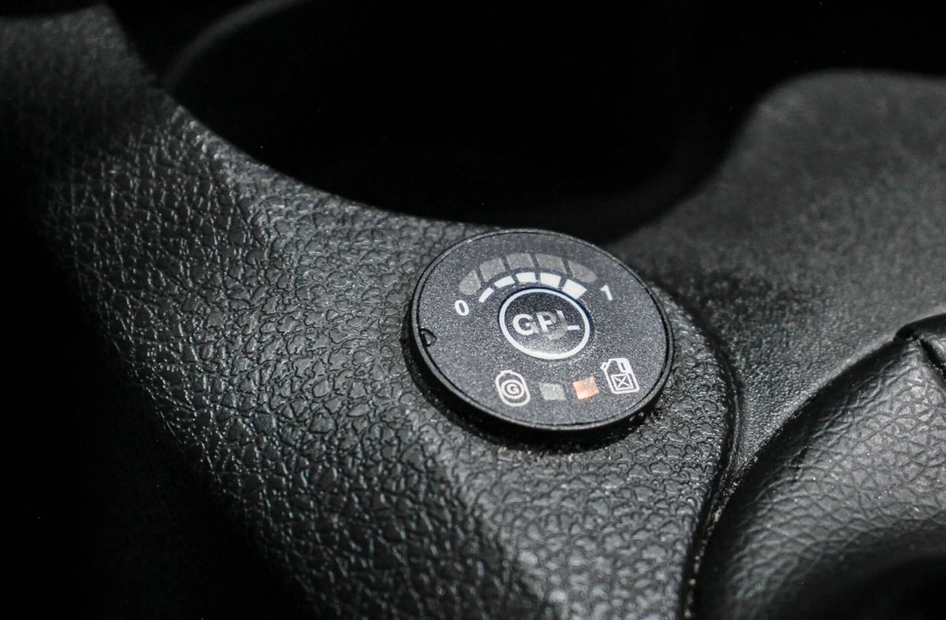 DACIA Sandero 1.2 16V Conf.Bi-Fuel 136g