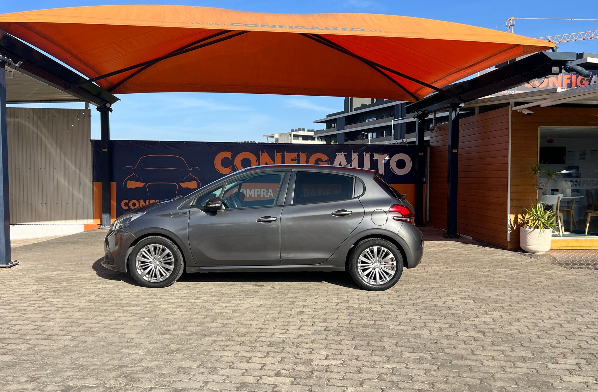 PEUGEOT 208 1.2 PureTech Signature