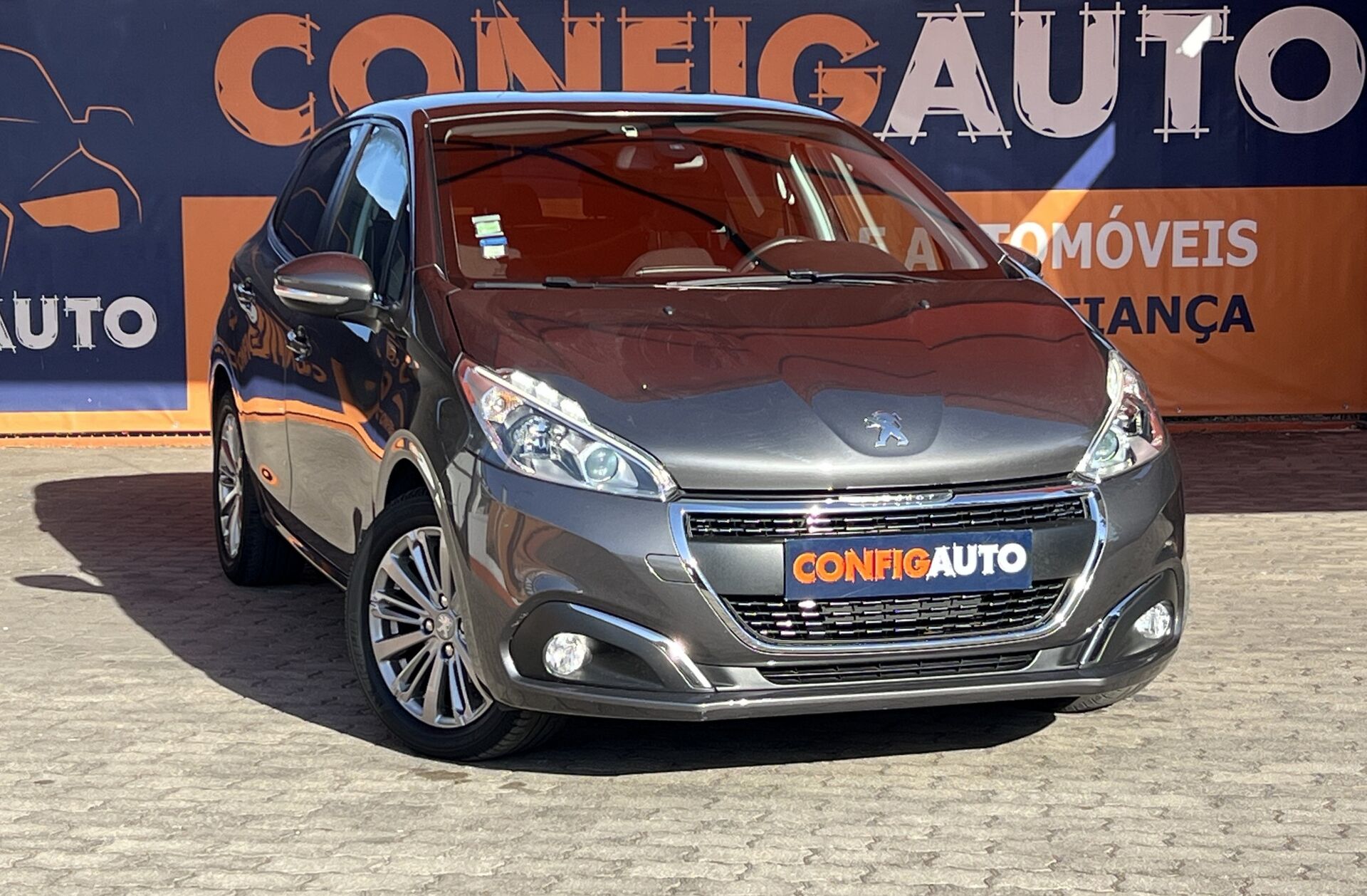 PEUGEOT 208 1.2 PureTech Signature