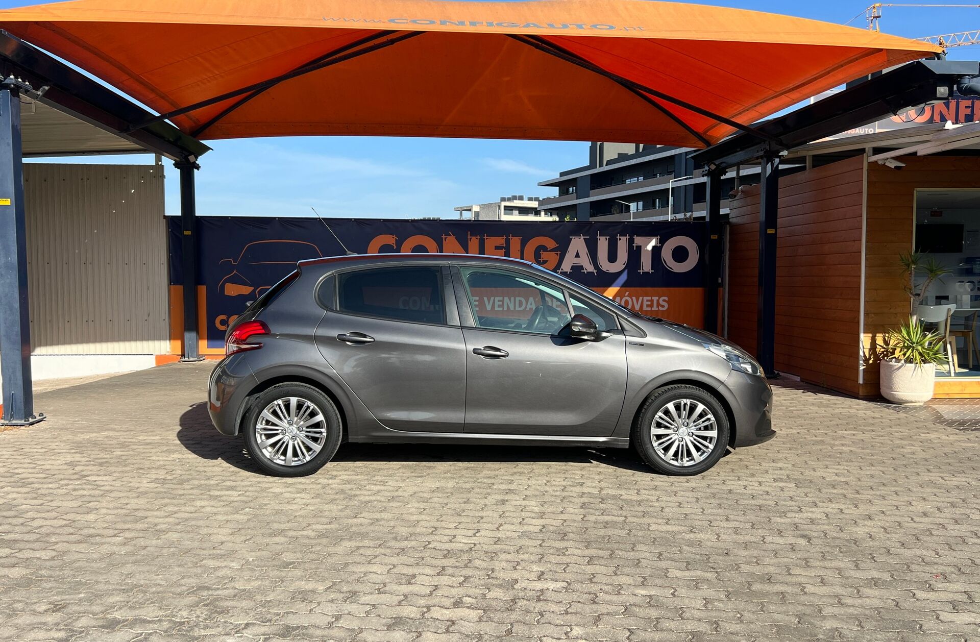 PEUGEOT 208 1.2 PureTech Signature