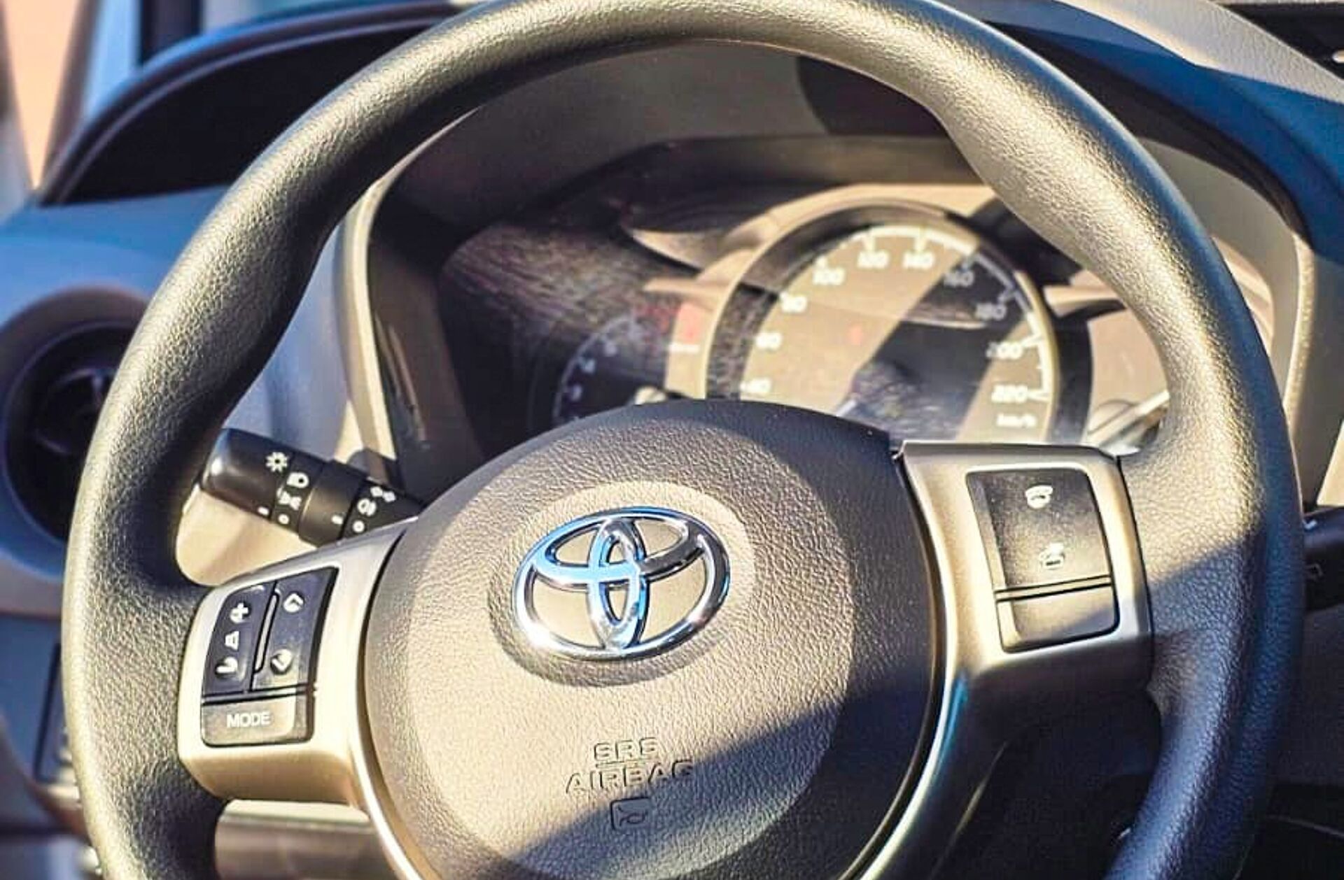 TOYOTA Yaris 1.0 VVT-i Comfort