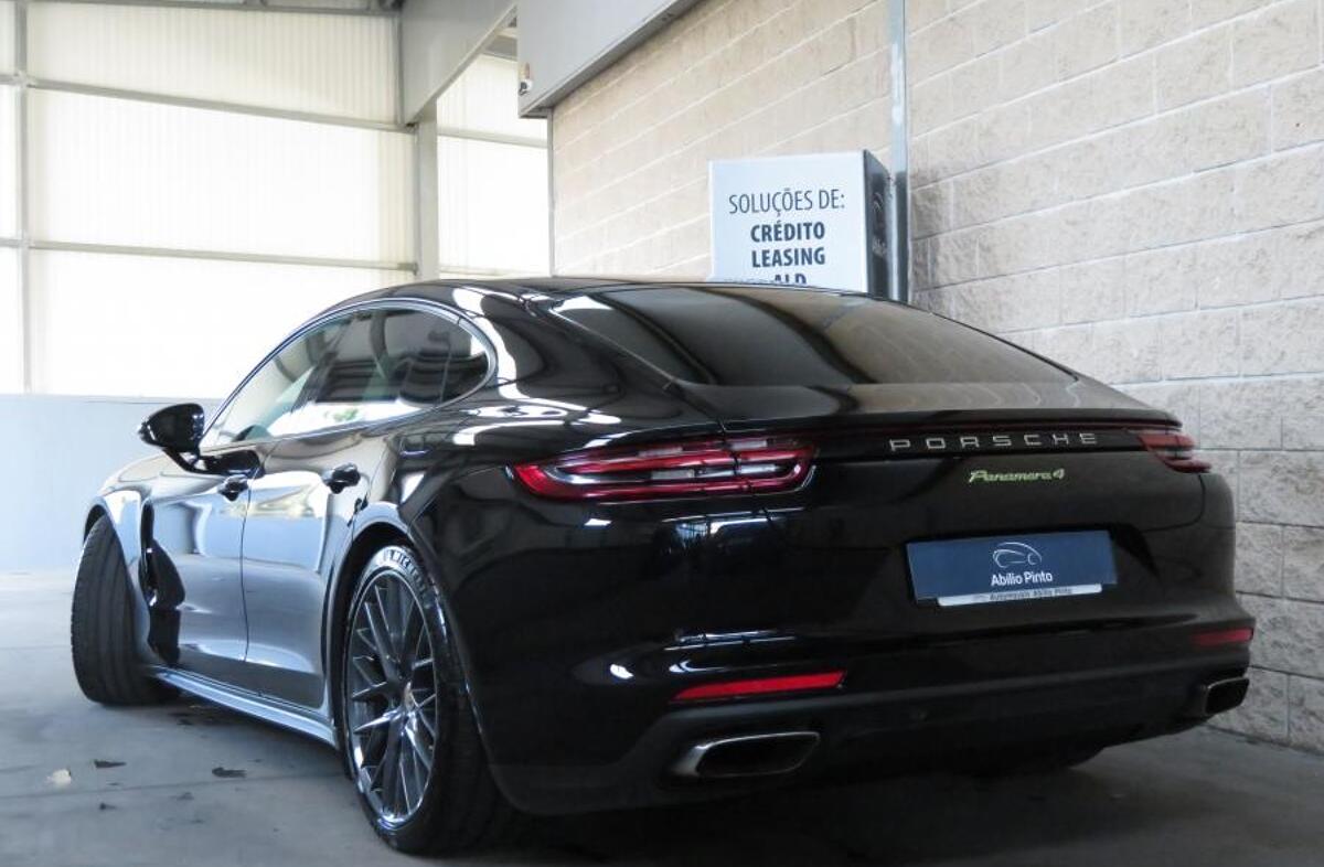 PORSCHE Panamera 4 E-Hybrid