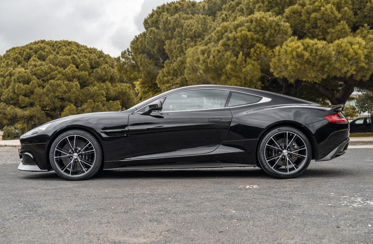 ASTON MARTIN DBS Volante Touchtronic 2
