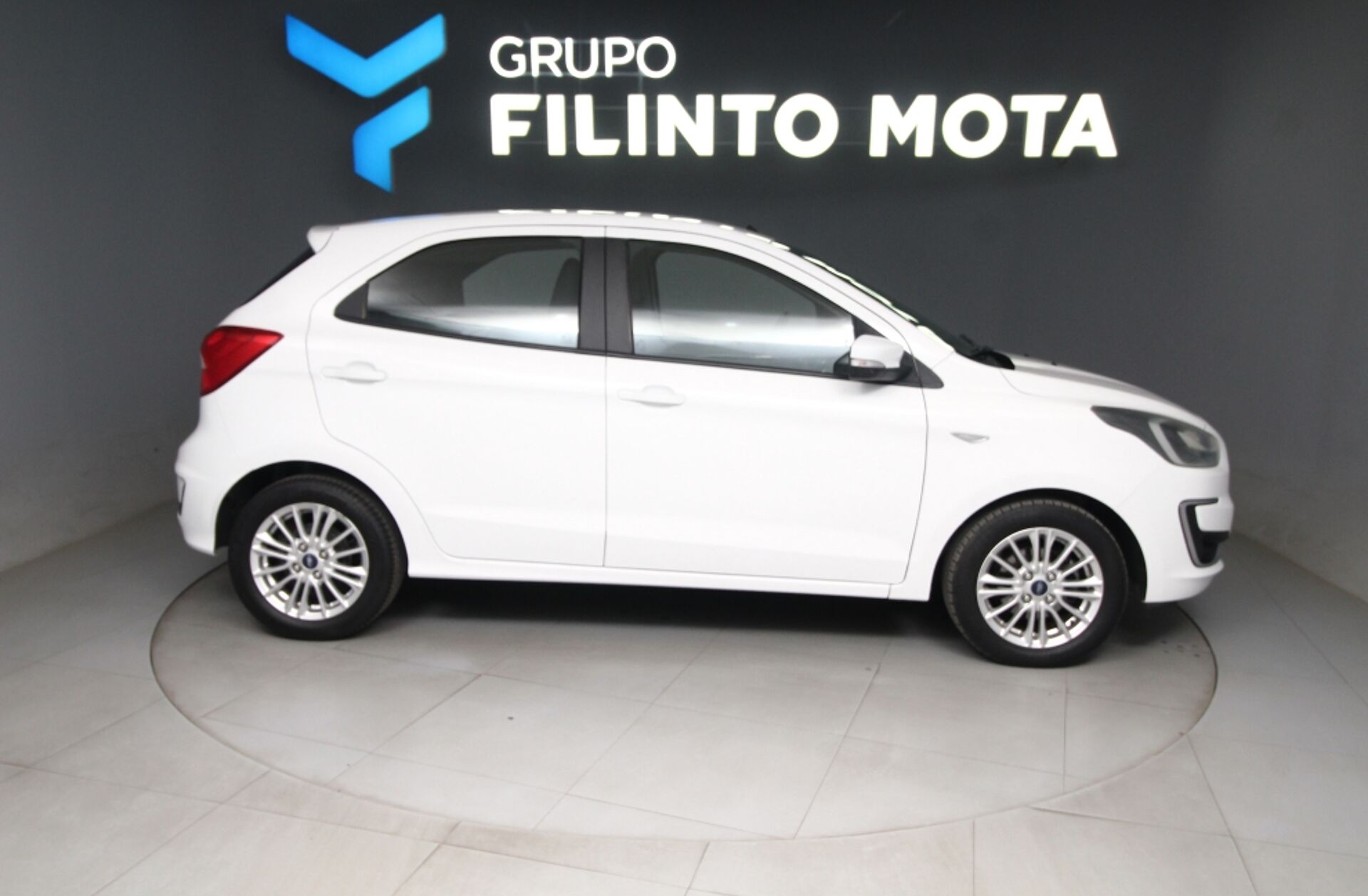 FORD Ka + 1.19 Ti-VCT Black & White Edition