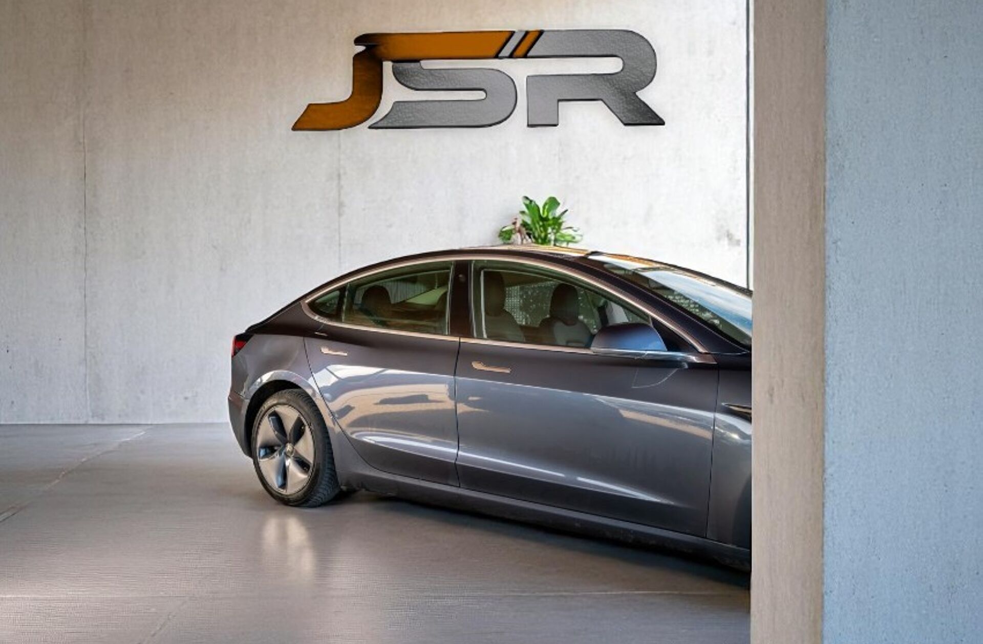 TESLA Model 3 Standard Range Plus RWD