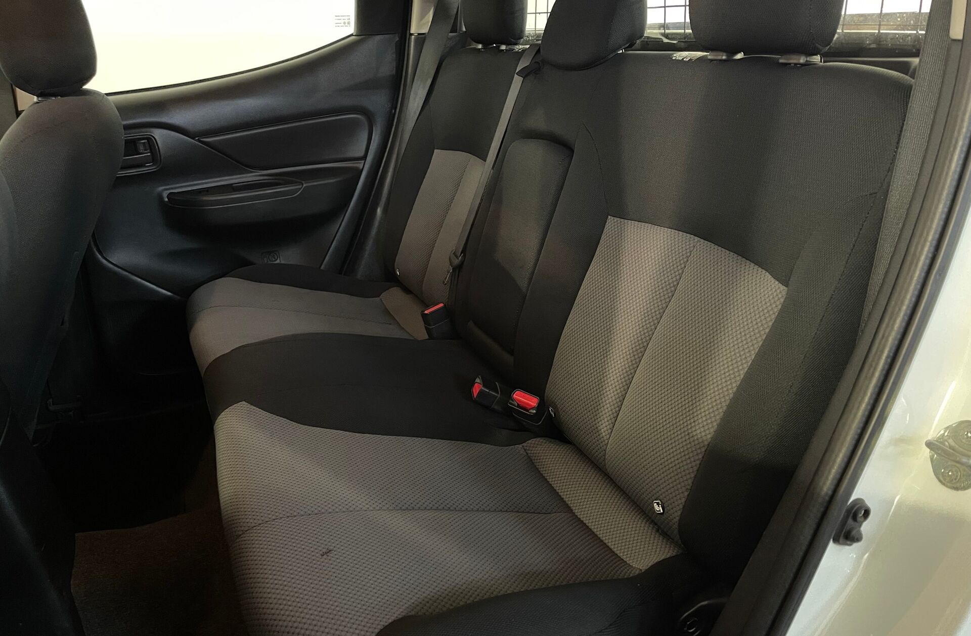 MITSUBISHI L 200 2.3 DI-D CD Invite 2WD