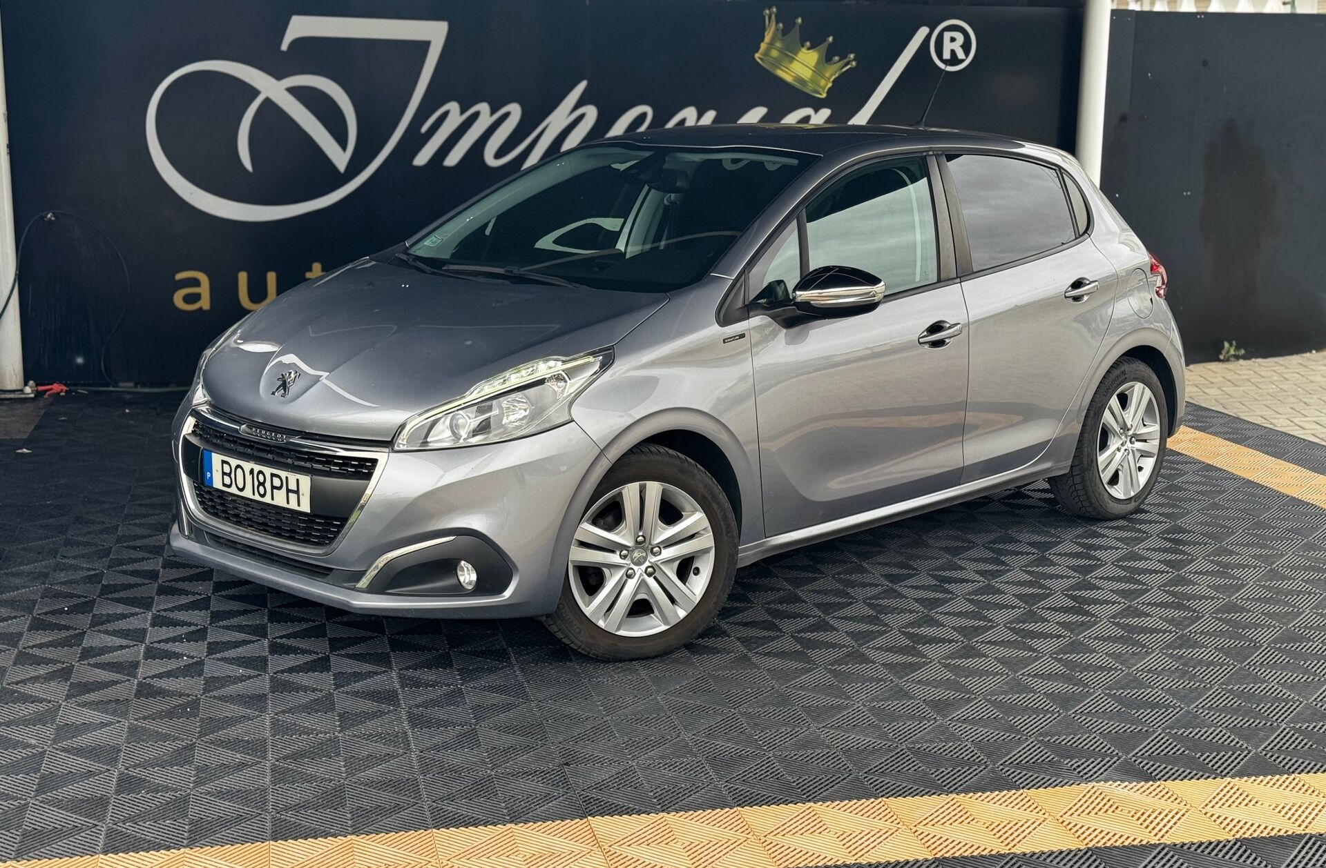 PEUGEOT 208 1.2 PureTech Signature