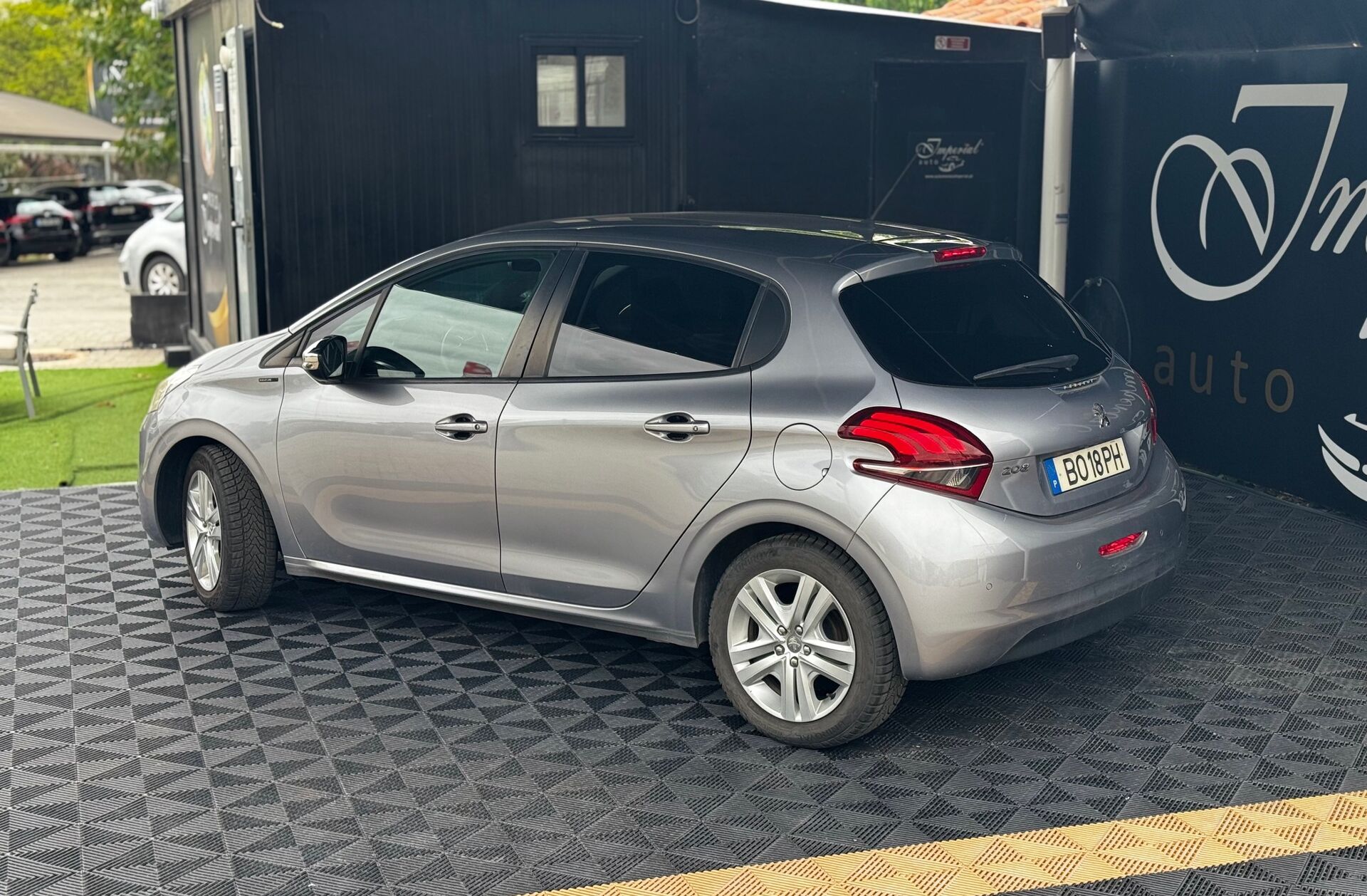 PEUGEOT 208 1.2 PureTech Signature