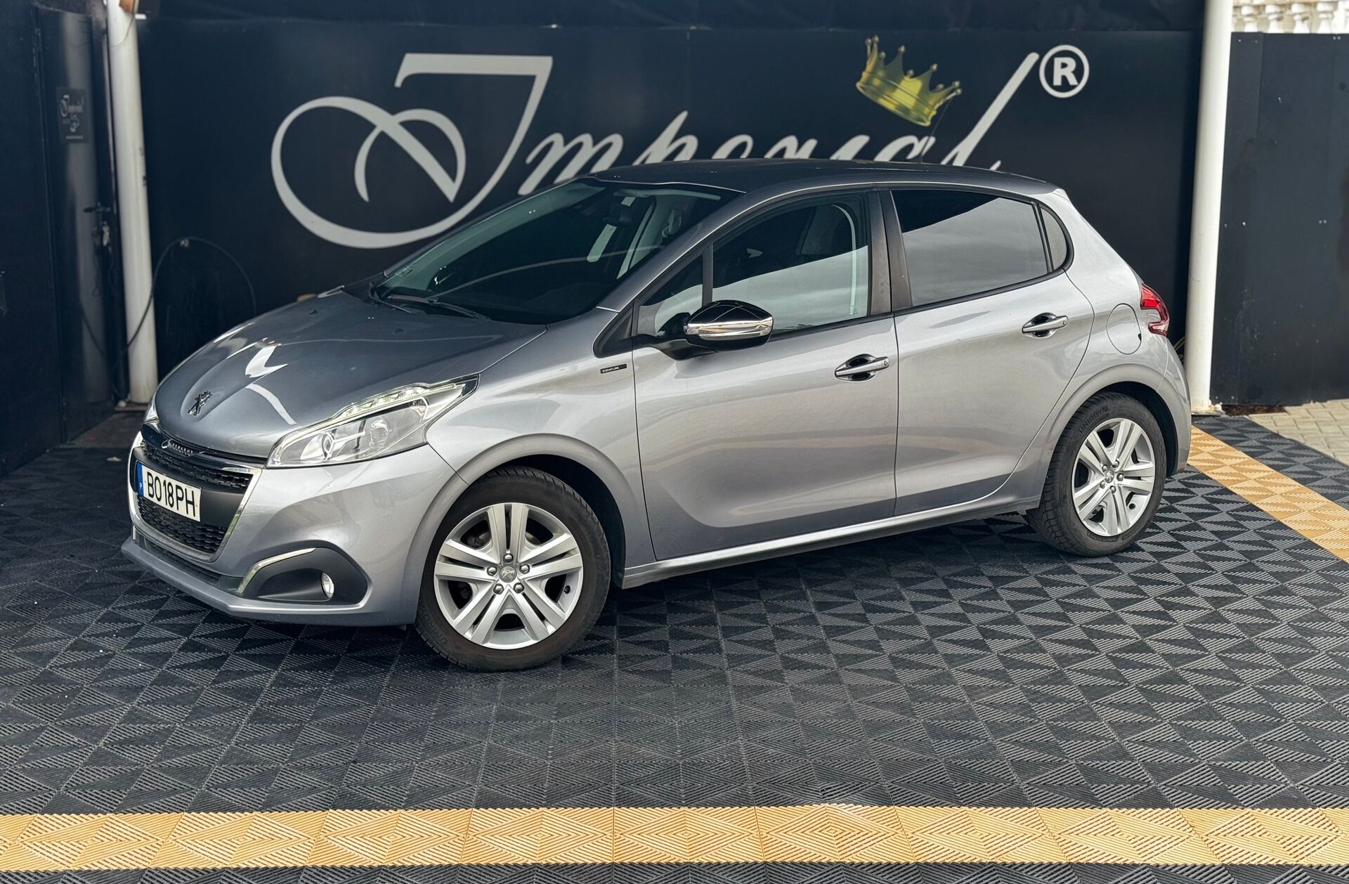 PEUGEOT 208 1.2 PureTech Signature