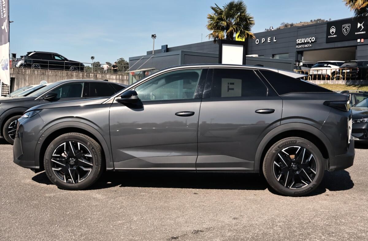 PEUGEOT 3008 1.2 Hybrid Allure e-DCS6