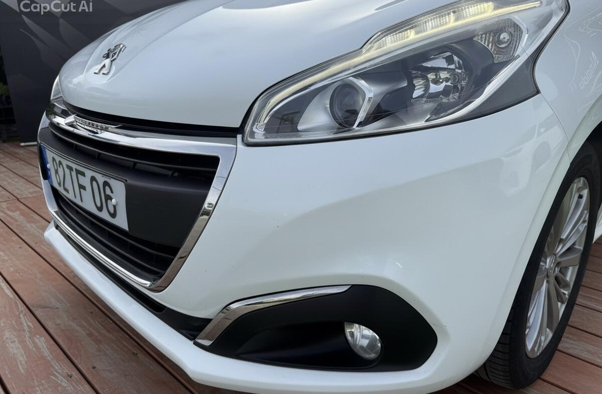 PEUGEOT 208 1.2 PureTech Style