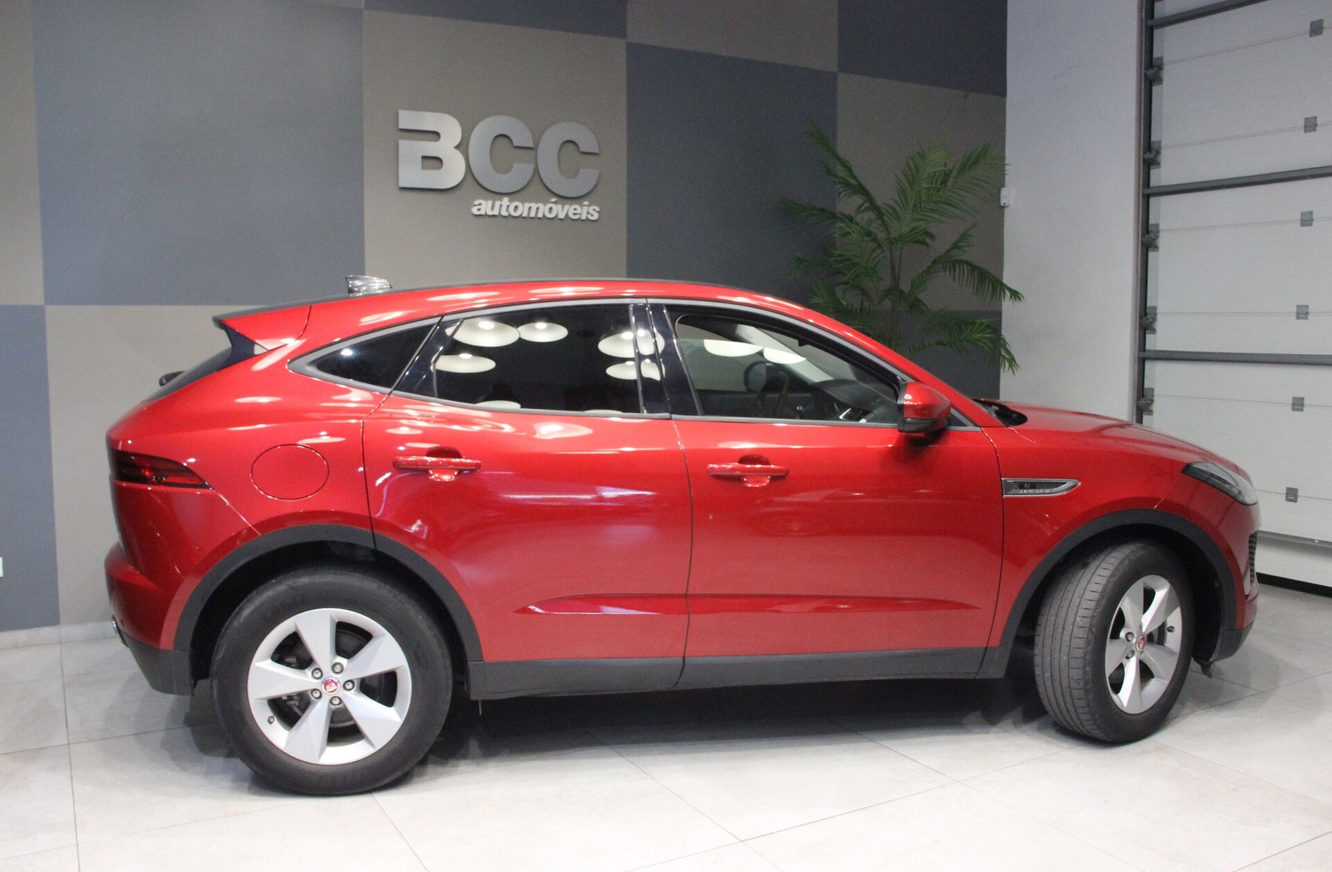 JAGUAR E-Pace 2.0 i4 R-Dynamic AWD Aut.