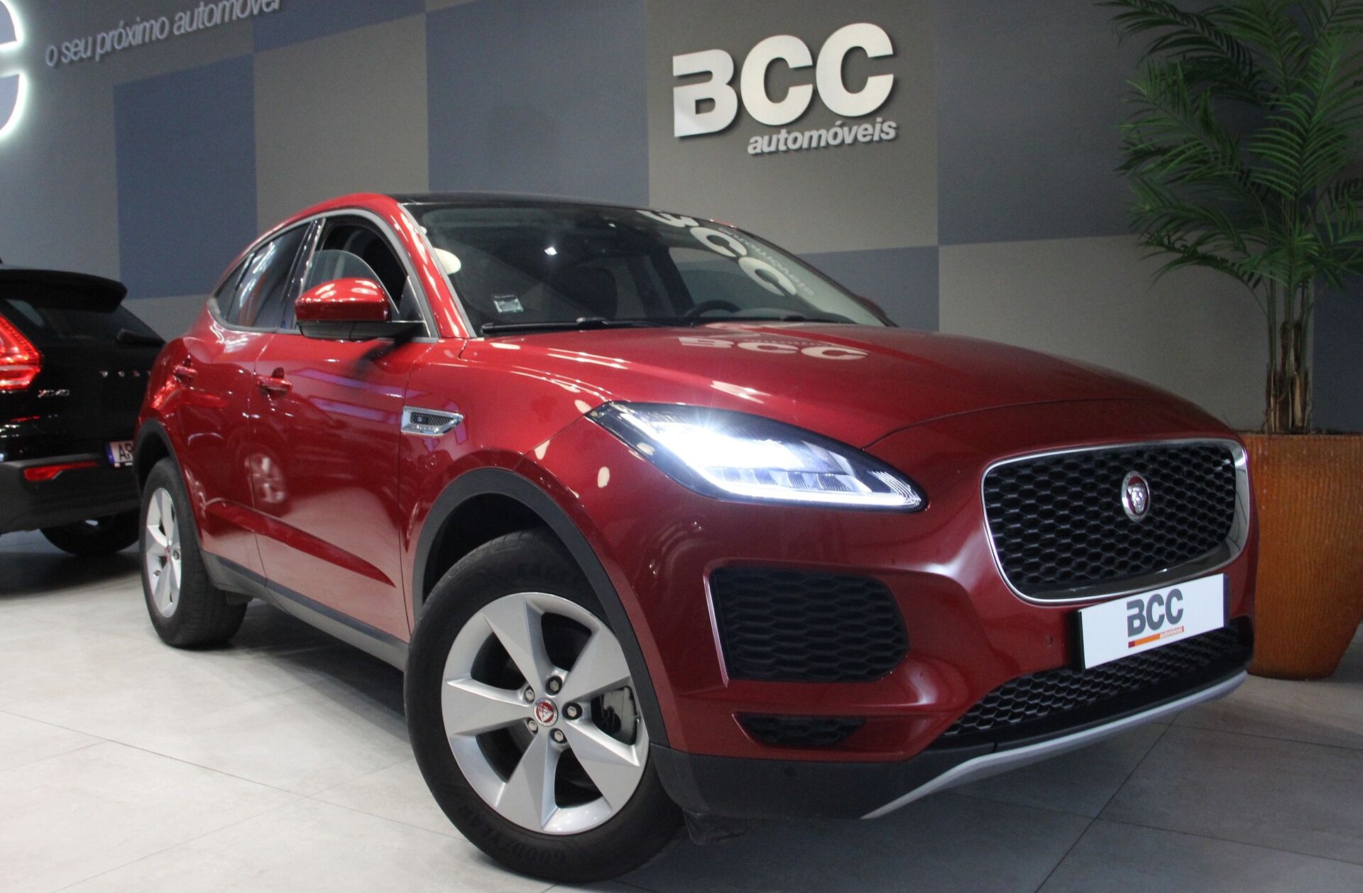 JAGUAR E-Pace 2.0 i4 R-Dynamic AWD Aut.