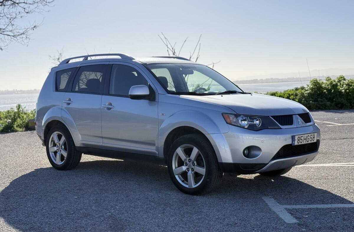 MITSUBISHI Outlander 2.0 DI-D Instyle 4WD