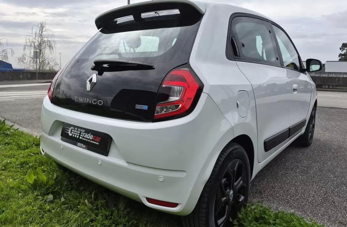 RENAULT Twingo Z.E. 22 Intens
