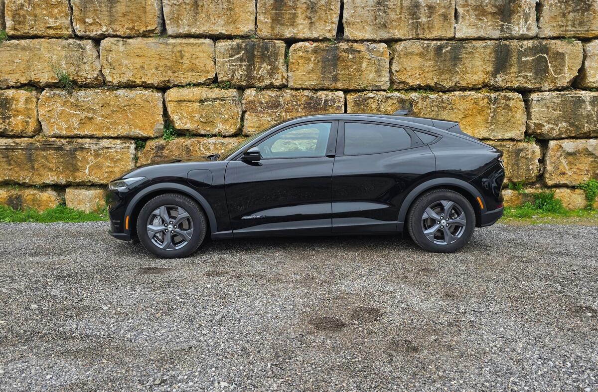FORD Mustang Mach-E Alargada