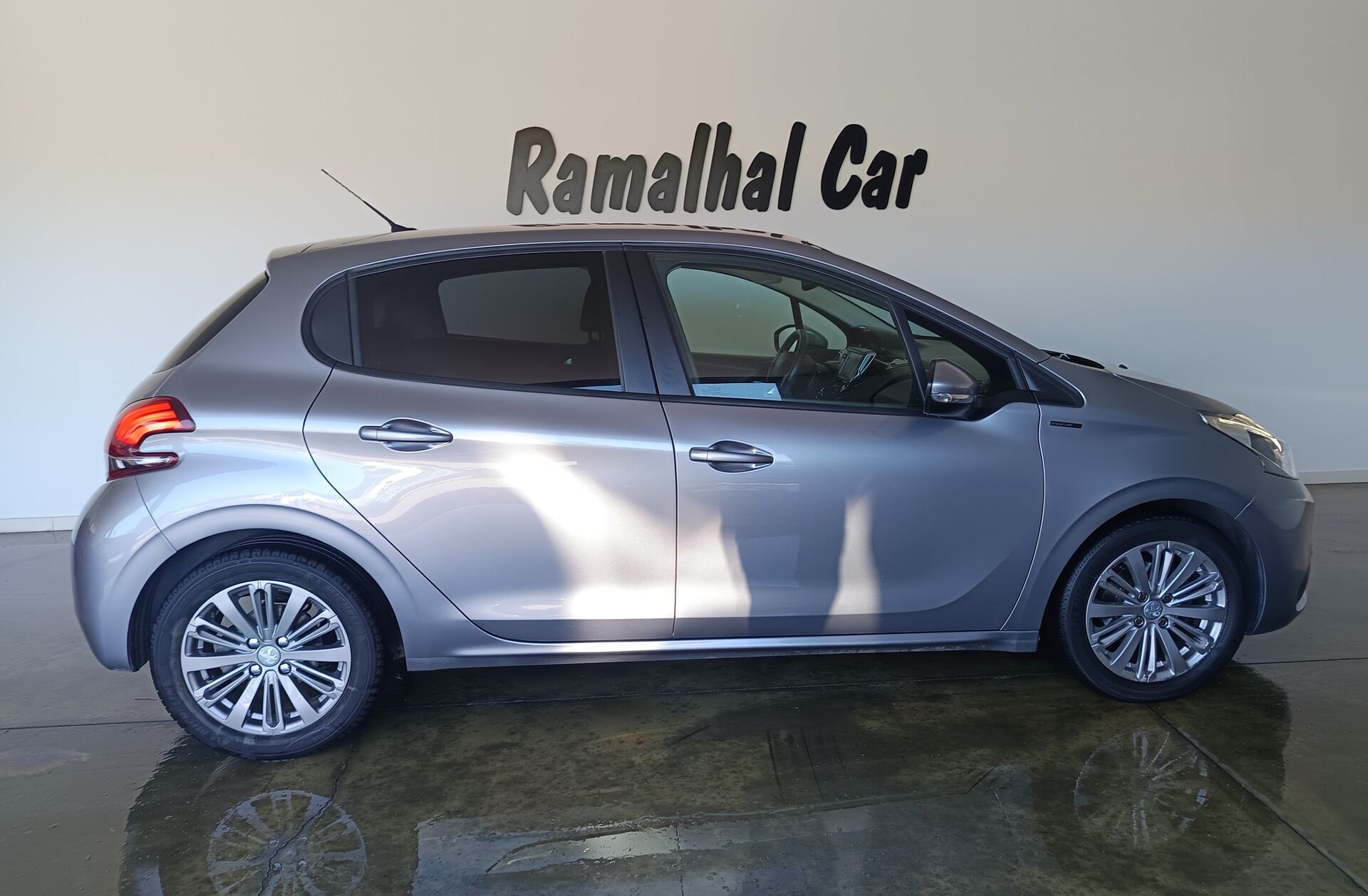 PEUGEOT 208 1.5 BlueHDi Signature