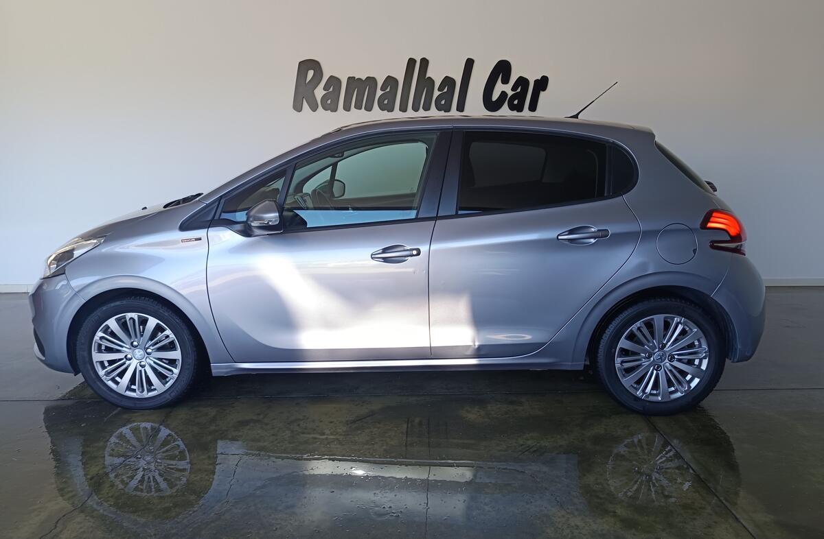 PEUGEOT 208 1.5 BlueHDi Signature