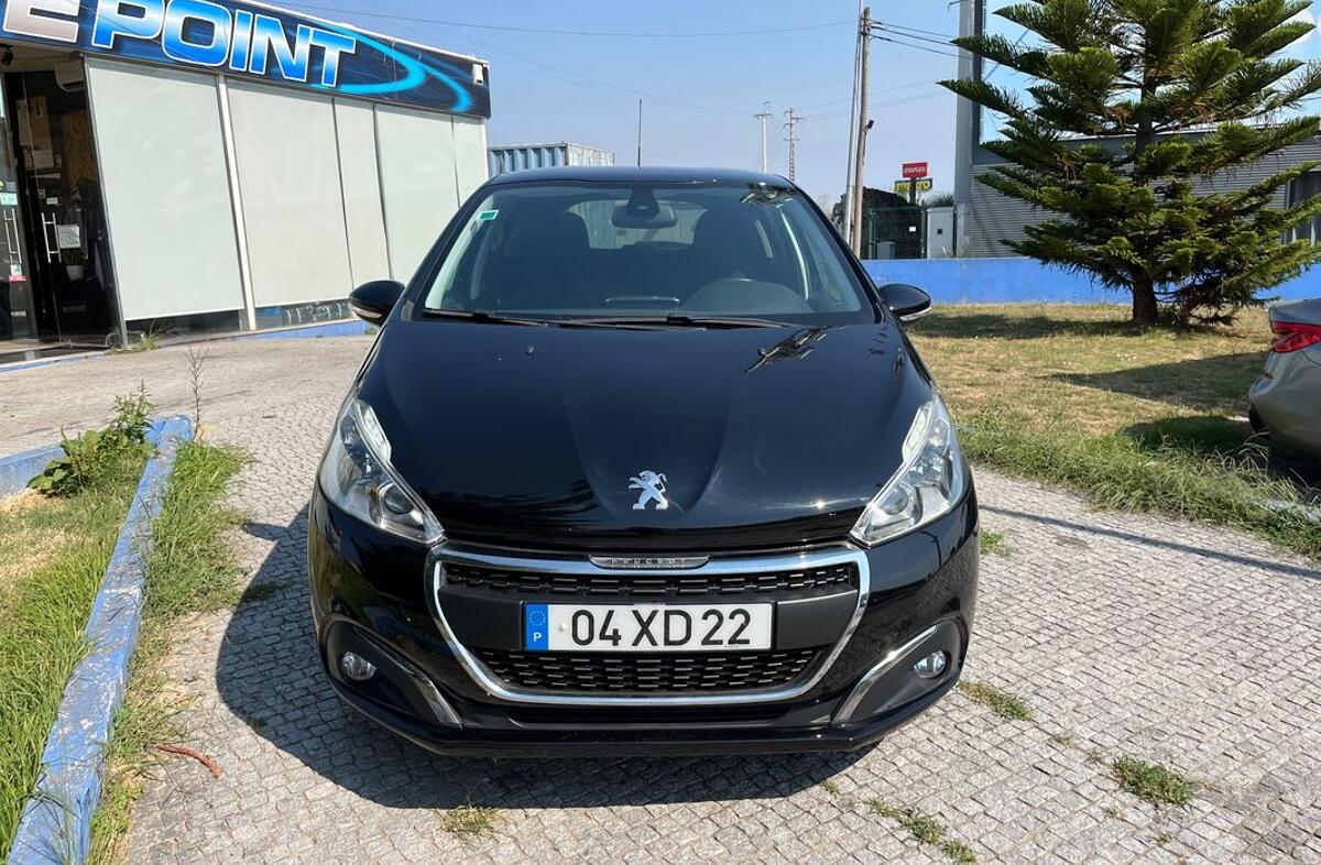 PEUGEOT 208 1.2 PureTech Signature