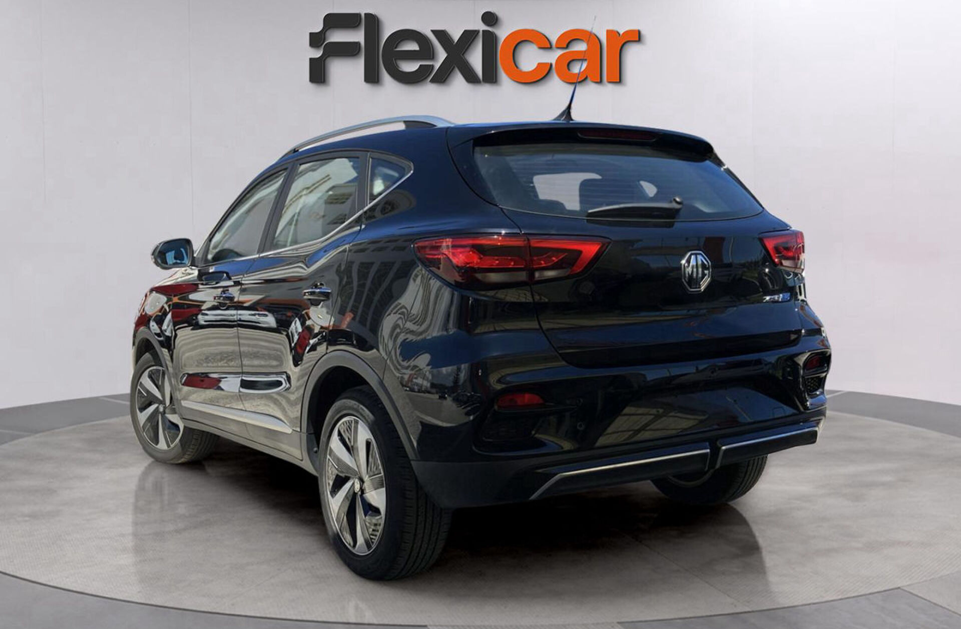 MG ZS 72.6 kWh Luxury OBC 11 kW