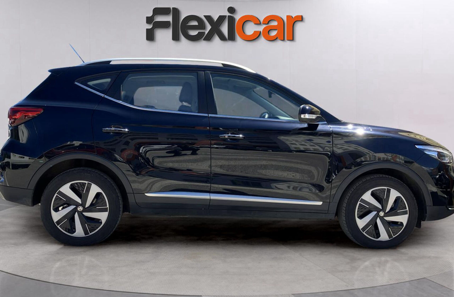 MG ZS 72.6 kWh Luxury OBC 11 kW