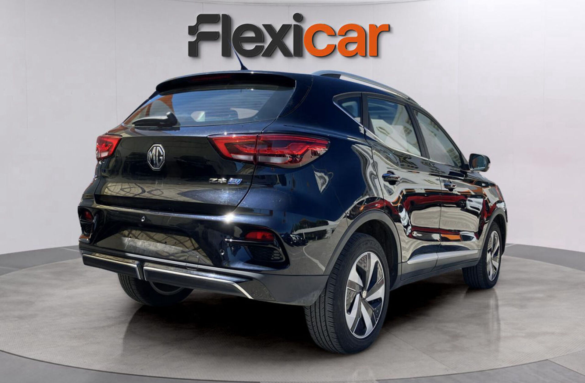 MG ZS 72.6 kWh Luxury OBC 11 kW