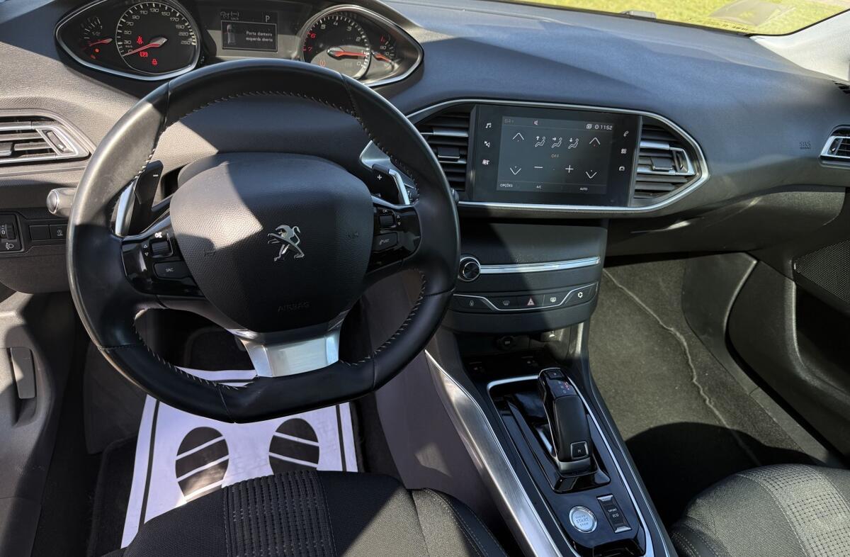 PEUGEOT 308 1.2 PureTech Allure EAT8