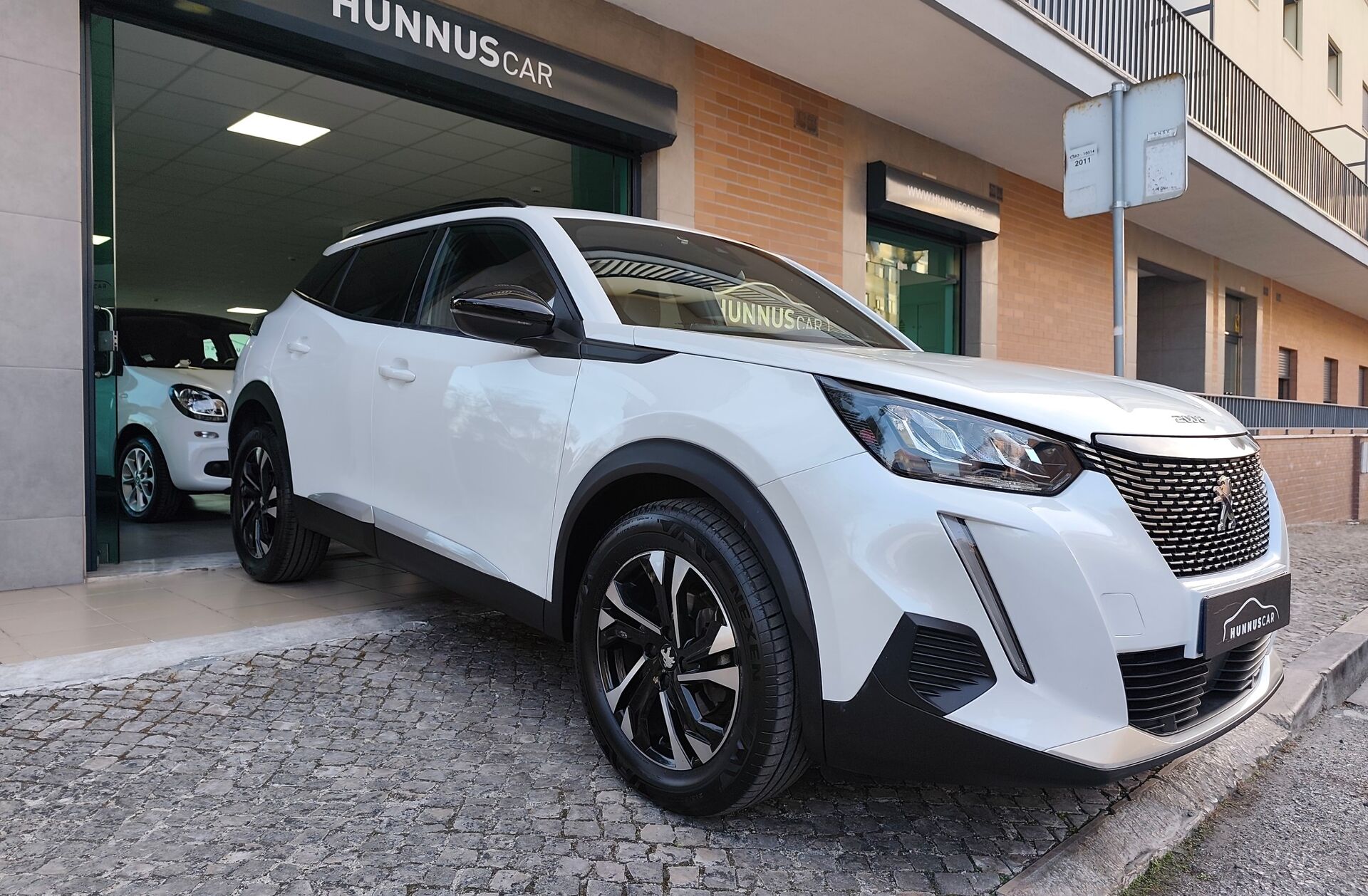 PEUGEOT 2008 1.2 PureTech Allure Pack EAT8