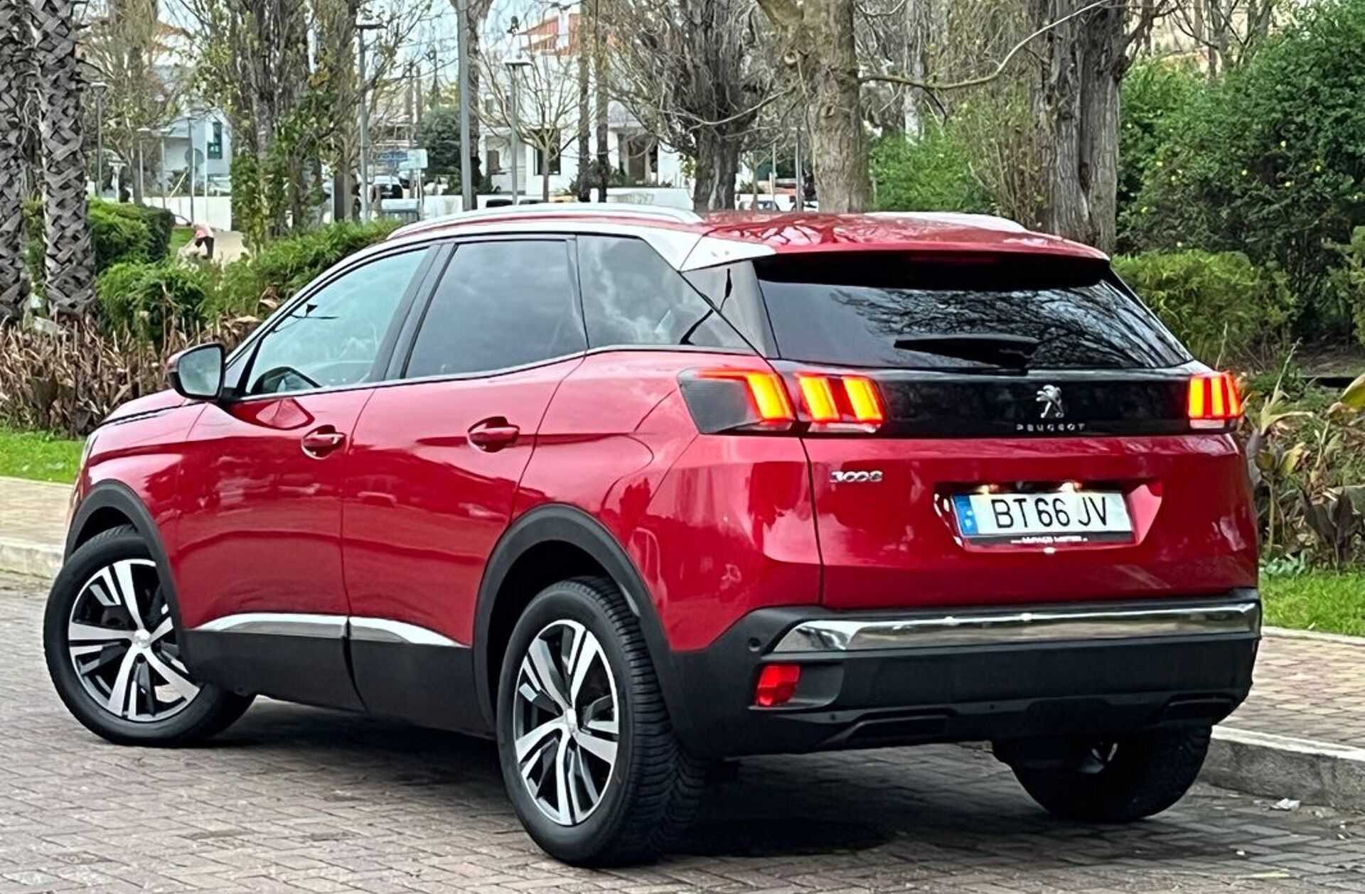 PEUGEOT 3008 1.2 PureTech Allure EAT8