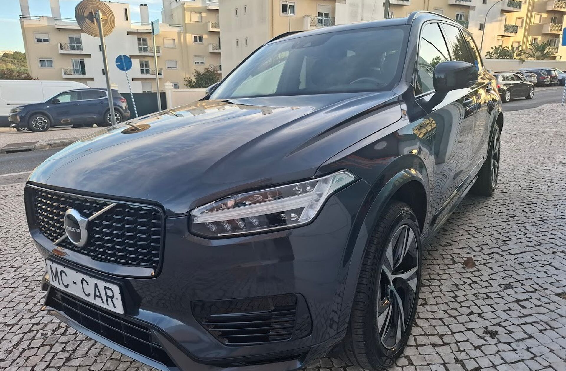 VOLVO XC90 2.0 T8 PHEV R-Design Expression AWD