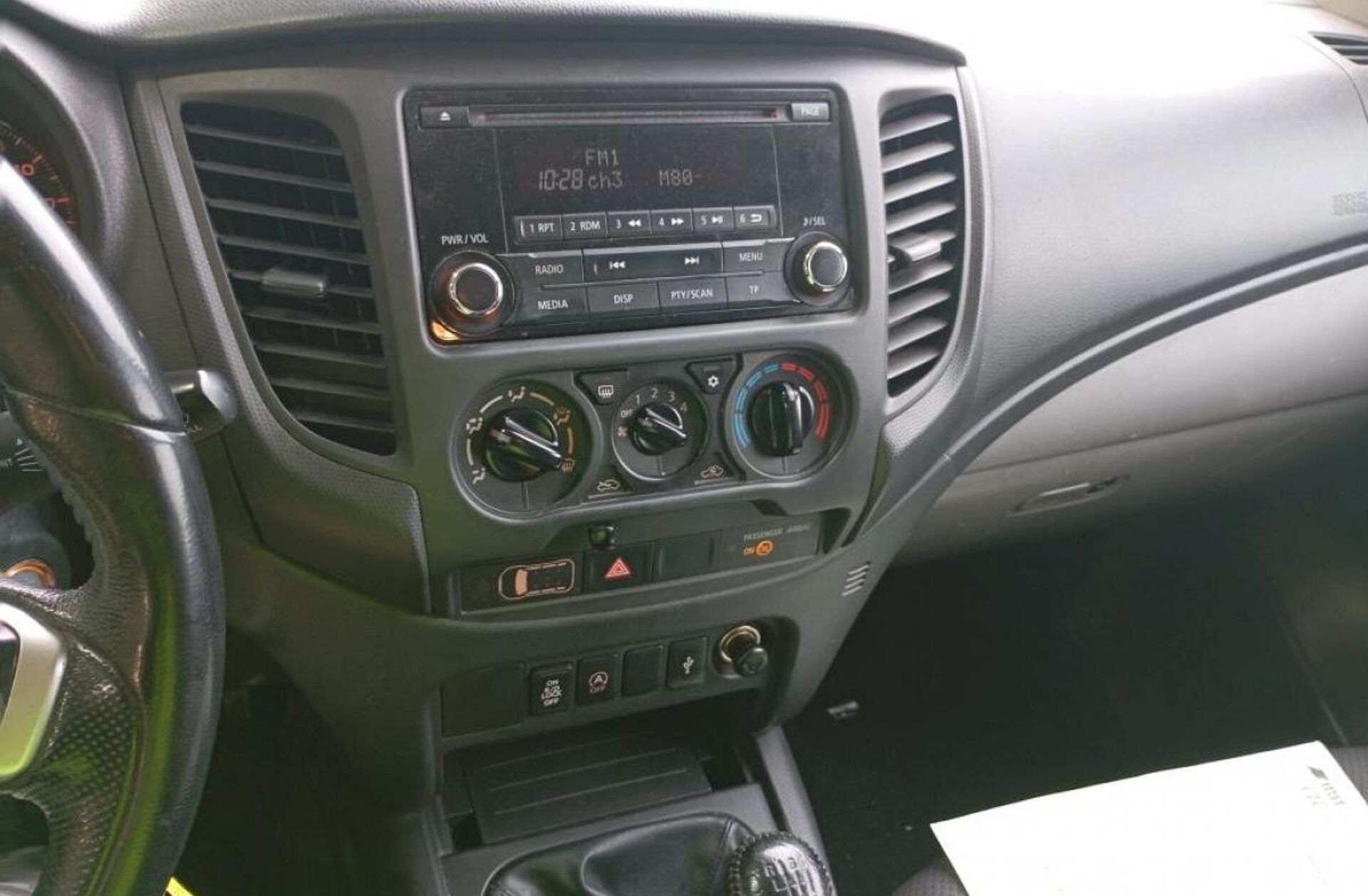 MITSUBISHI L 200 2.4 DI-D CD Invite 4WD