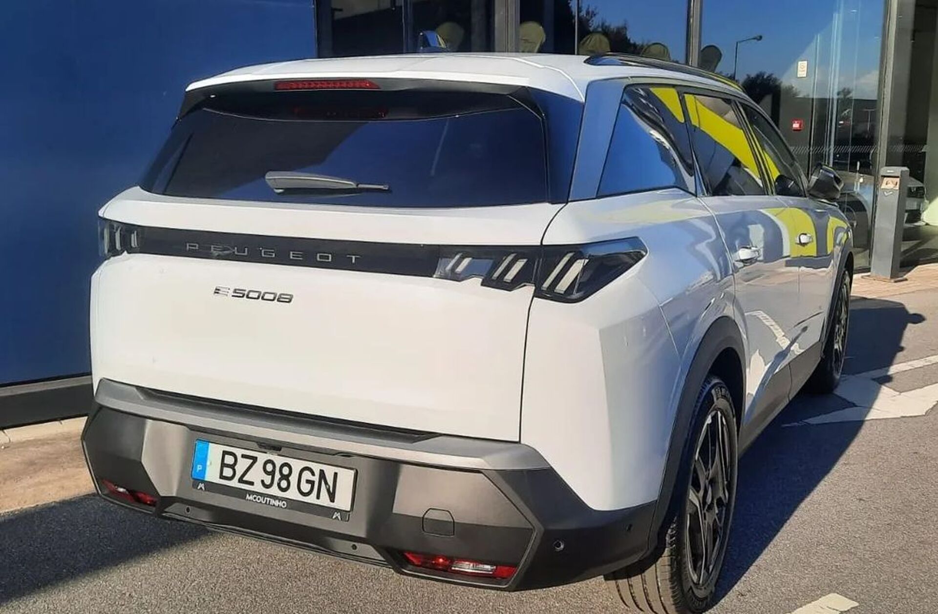 PEUGEOT 5008 e- 73 kWh Allure