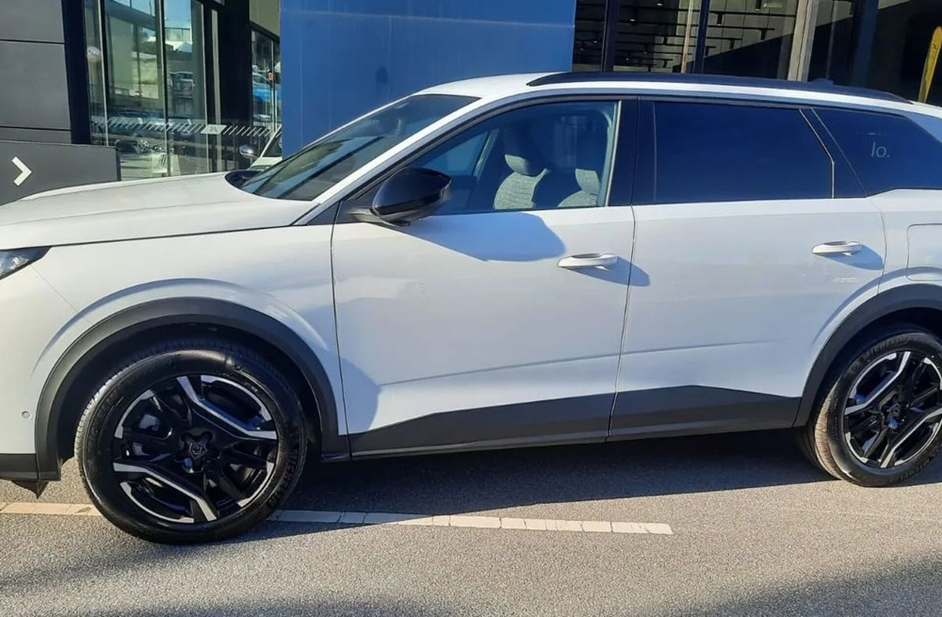 PEUGEOT 5008 e- 73 kWh Allure