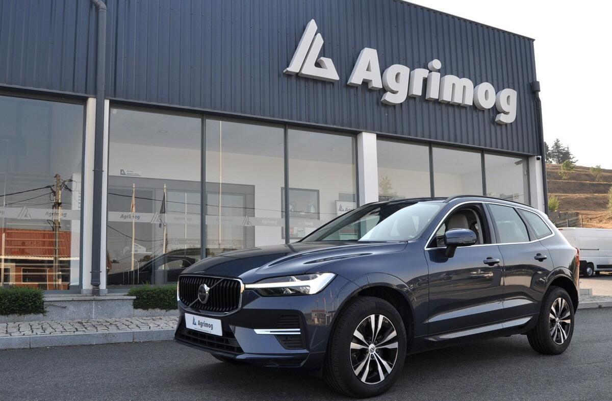 VOLVO XC60 2.0 B4 Momentum Plus Geartronic