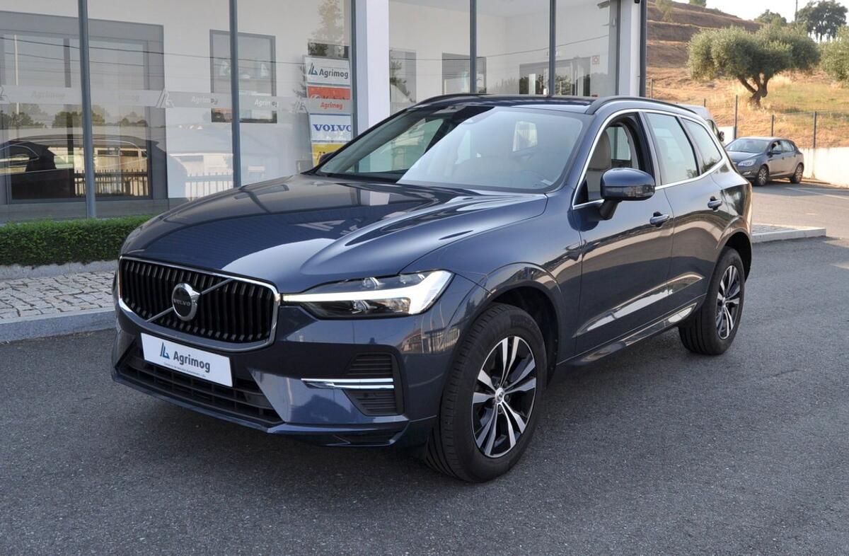 VOLVO XC60 2.0 B4 Momentum Plus Geartronic