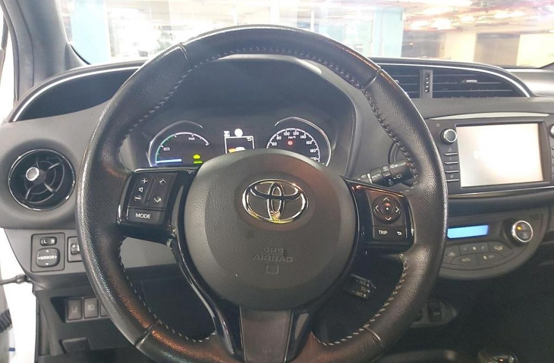 TOYOTA Yaris 1.5 HSD Square Collec.White