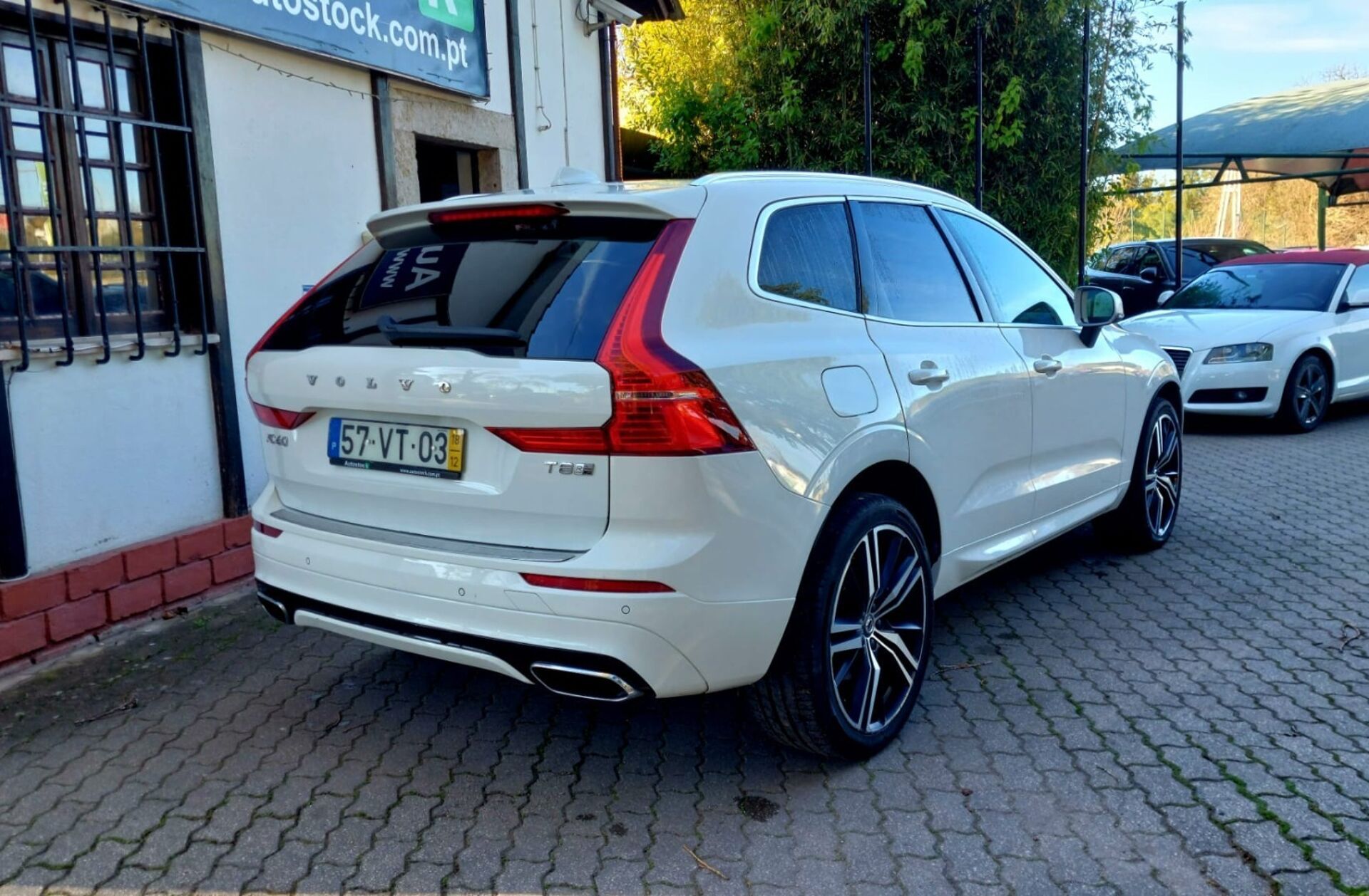 VOLVO XC60 2.0 T8 PHEV R-Design AWD