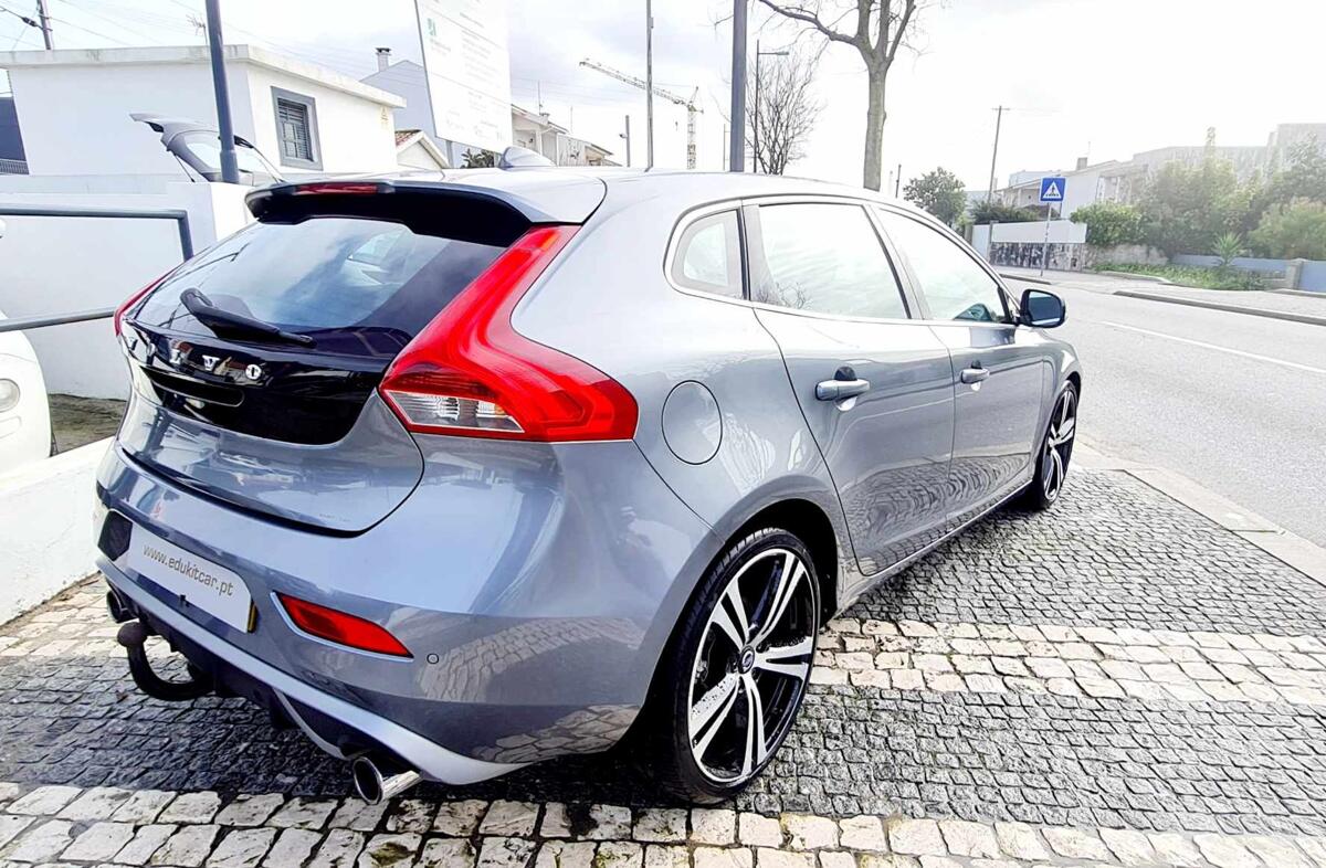 VOLVO V40 1.6 D2 R-Design