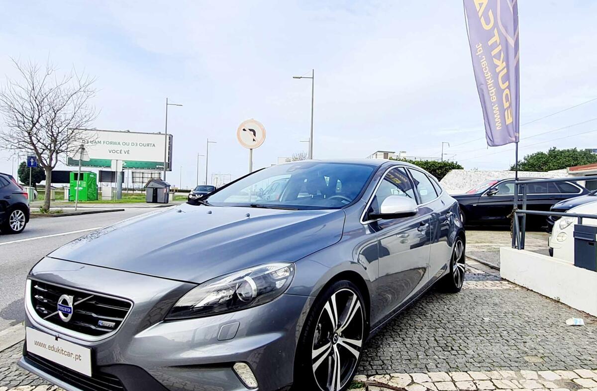 VOLVO V40 1.6 D2 R-Design