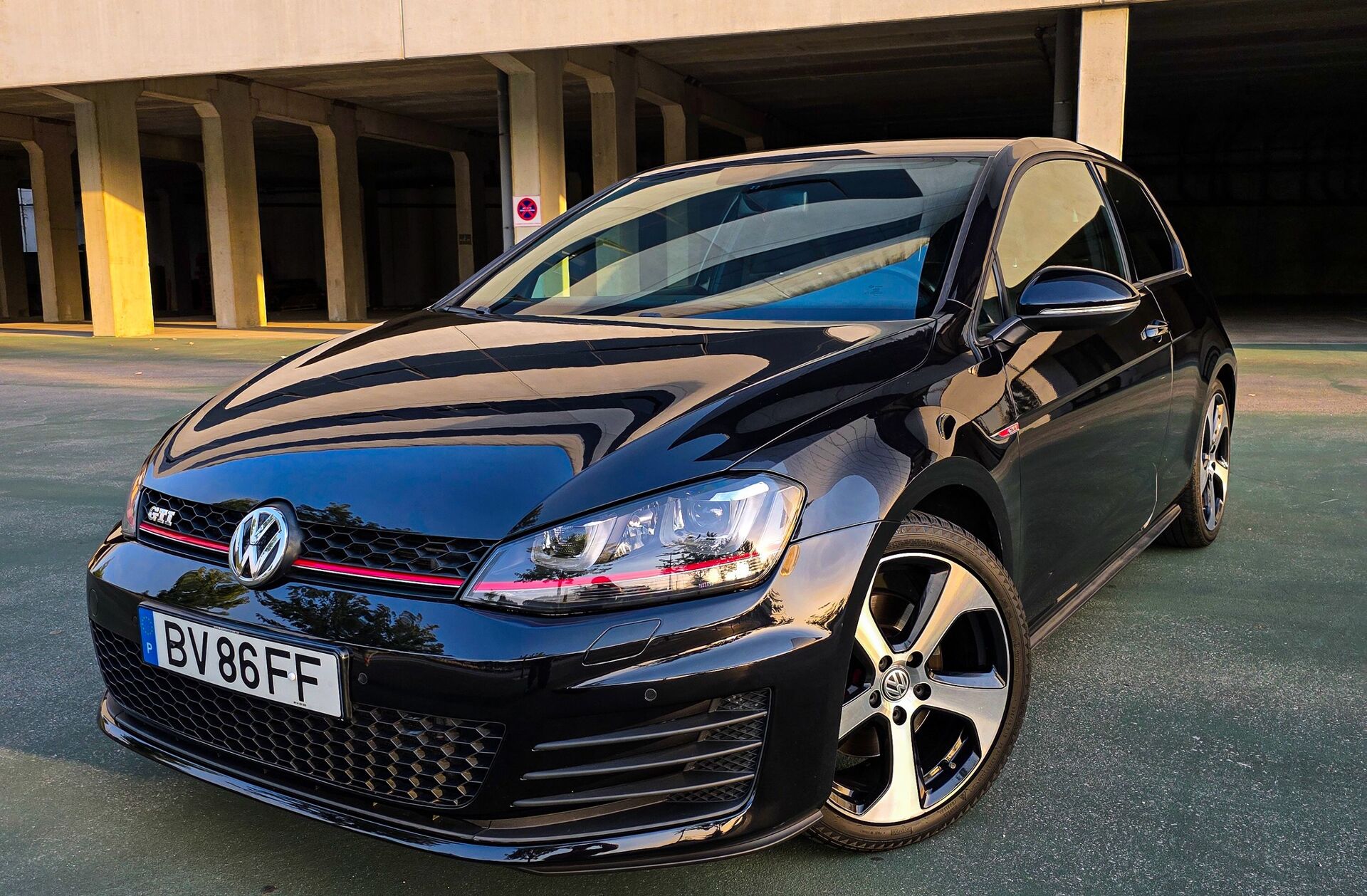 VOLKSWAGEN Golf 2.0 TSi GTi