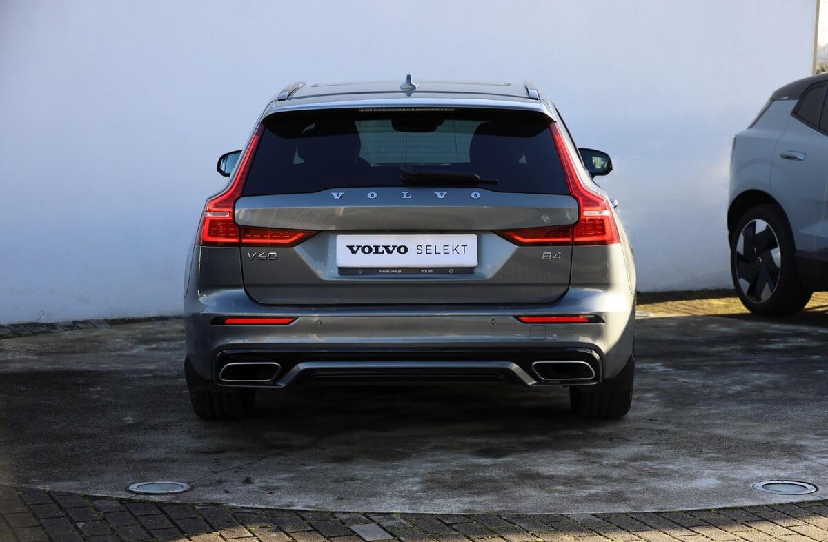 VOLVO V60 2.0 B4 R-Design Geartronic