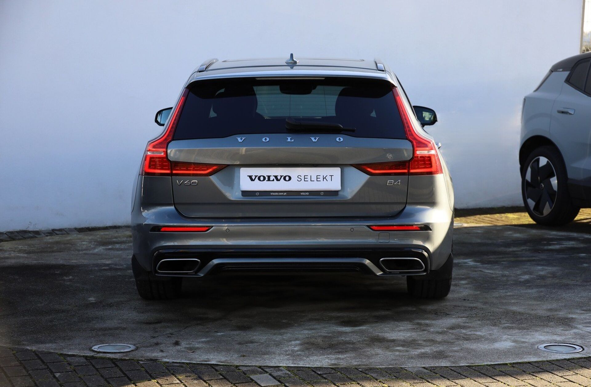 VOLVO V60 2.0 B4 R-Design Geartronic