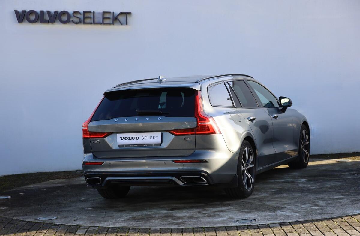 VOLVO V60 2.0 B4 R-Design Geartronic