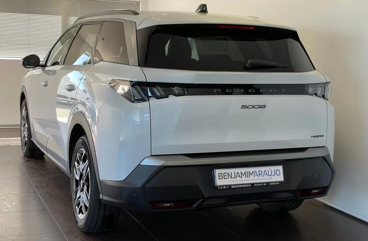 PEUGEOT 5008 1.2 Hybrid Allure e-DCS6