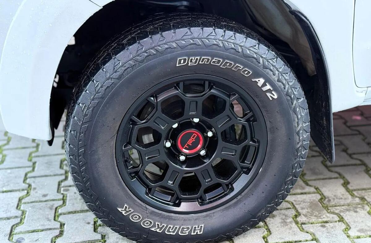 TOYOTA Hilux 2.5 D-4D 2WD Tracker