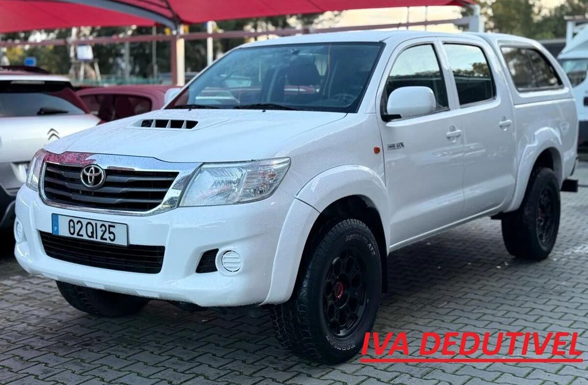 TOYOTA Hilux 2.5 D-4D 2WD Tracker