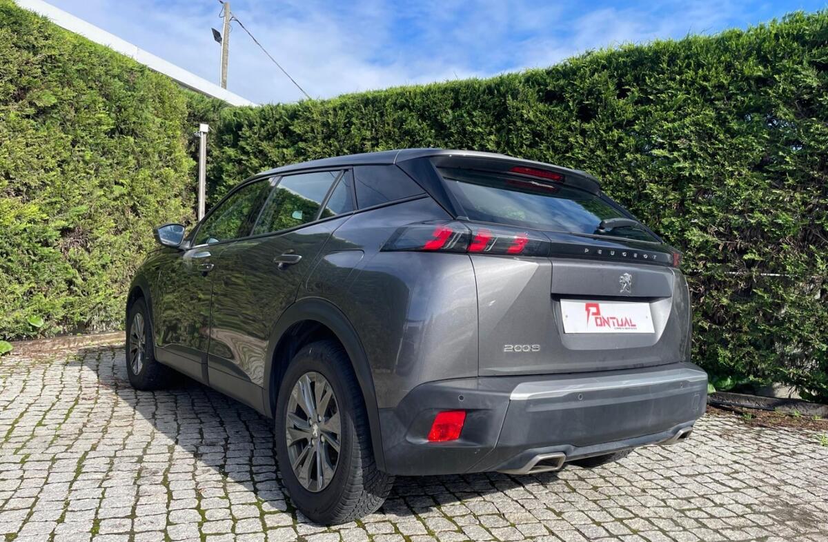 PEUGEOT 2008 1.2 PureTech Active EAT8